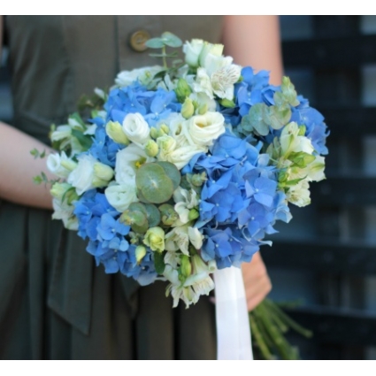 Букет невесты гортензия голубой