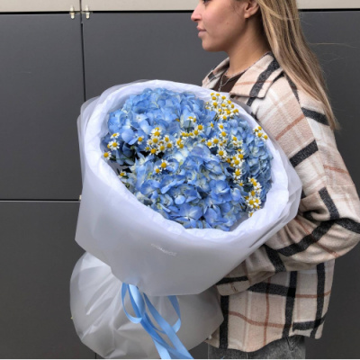 Букет с гортензиями и танацетумом