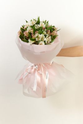 Букет 9 нежных альстромерий