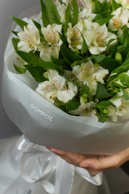 Букет 9 белых альстромерий купить с доставкой в Набережных Челнах