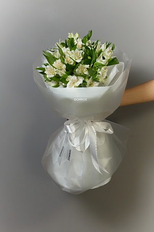 Букет 9 белых альстромерий