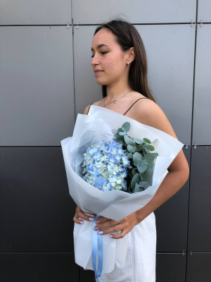 Гортензия с эвкалиптом купить с доставкой в Набережных Челнах