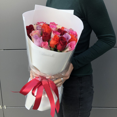 Букет 25 роз Кения Микс купить с доставкой в Набережных Челнах