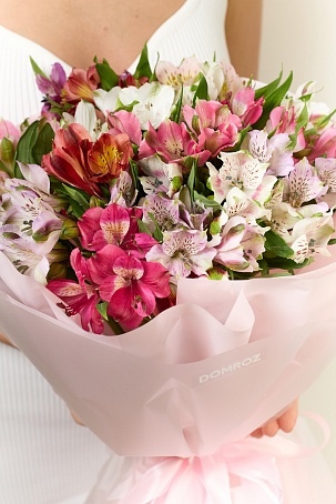 Букет 15 ярких альстромерий