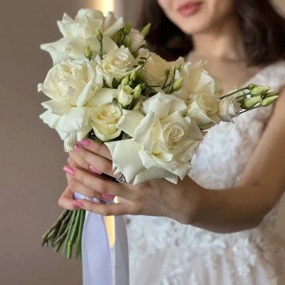 Букет невесты Белый с бутоньеркой купить с доставкой в Набережных Челнах