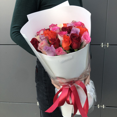 Букет 25 роз Кения Микс купить с доставкой в Набережных Челнах